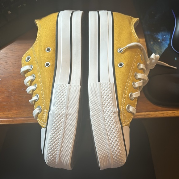 NEW CONVERSE PLATFORMS - Picture 3 of 6